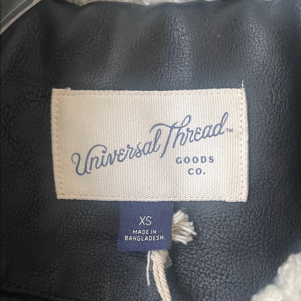 Universal Thread Black Leather Jacket with Cream Shearling Collar - Picture 2 of 5